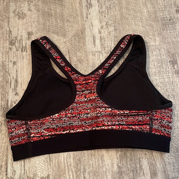 Nike sports bra size Small - Picture 2 of 4